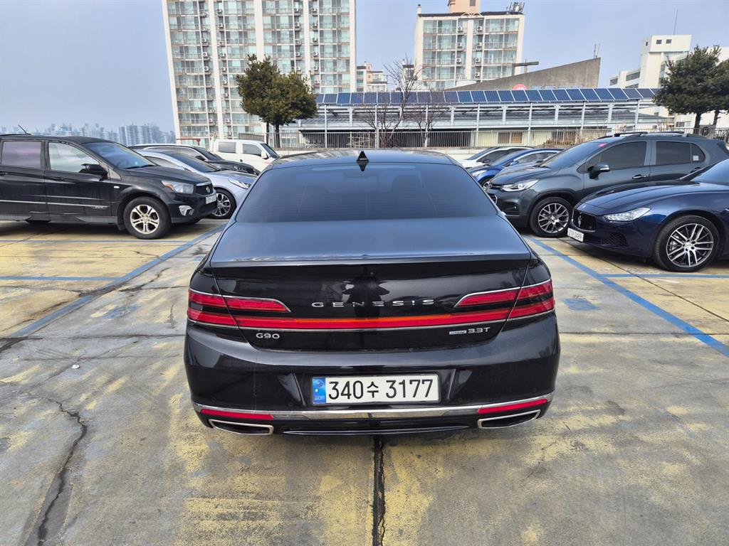 Genesis G90 - Vista 4