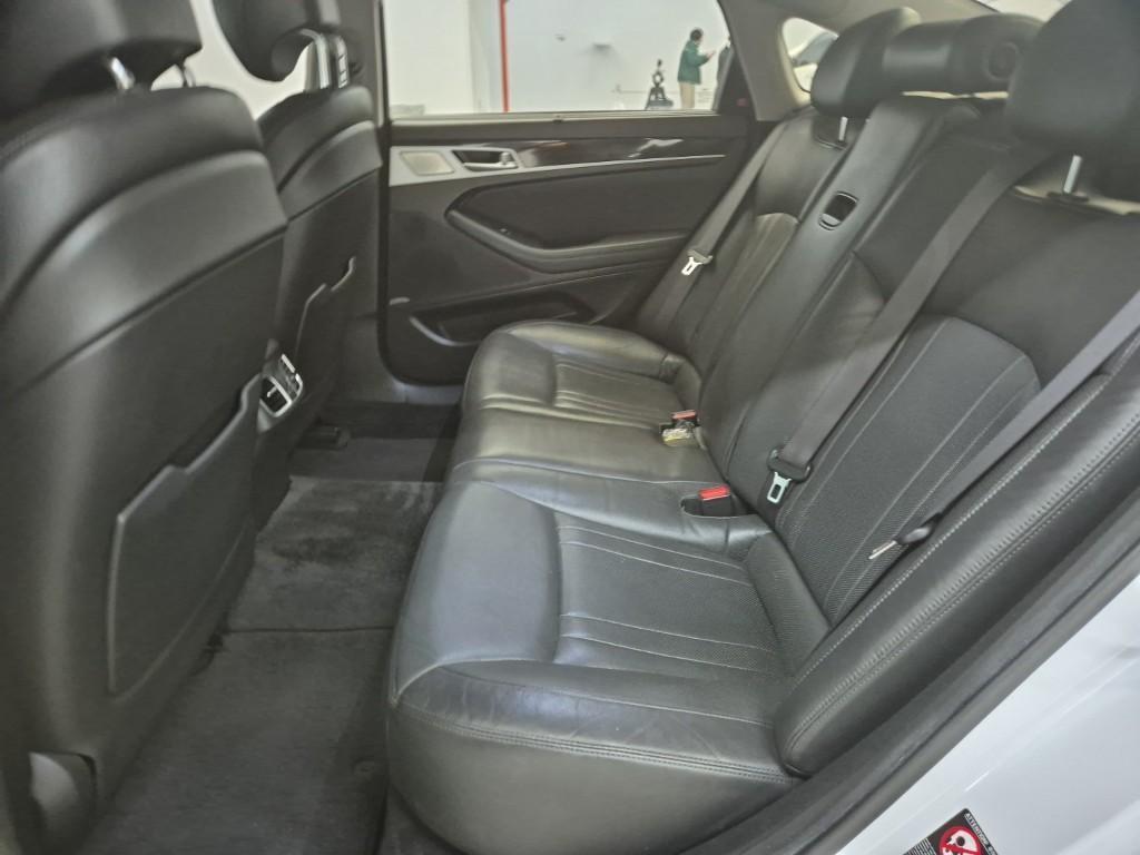 Genesis G80 - Vista 10