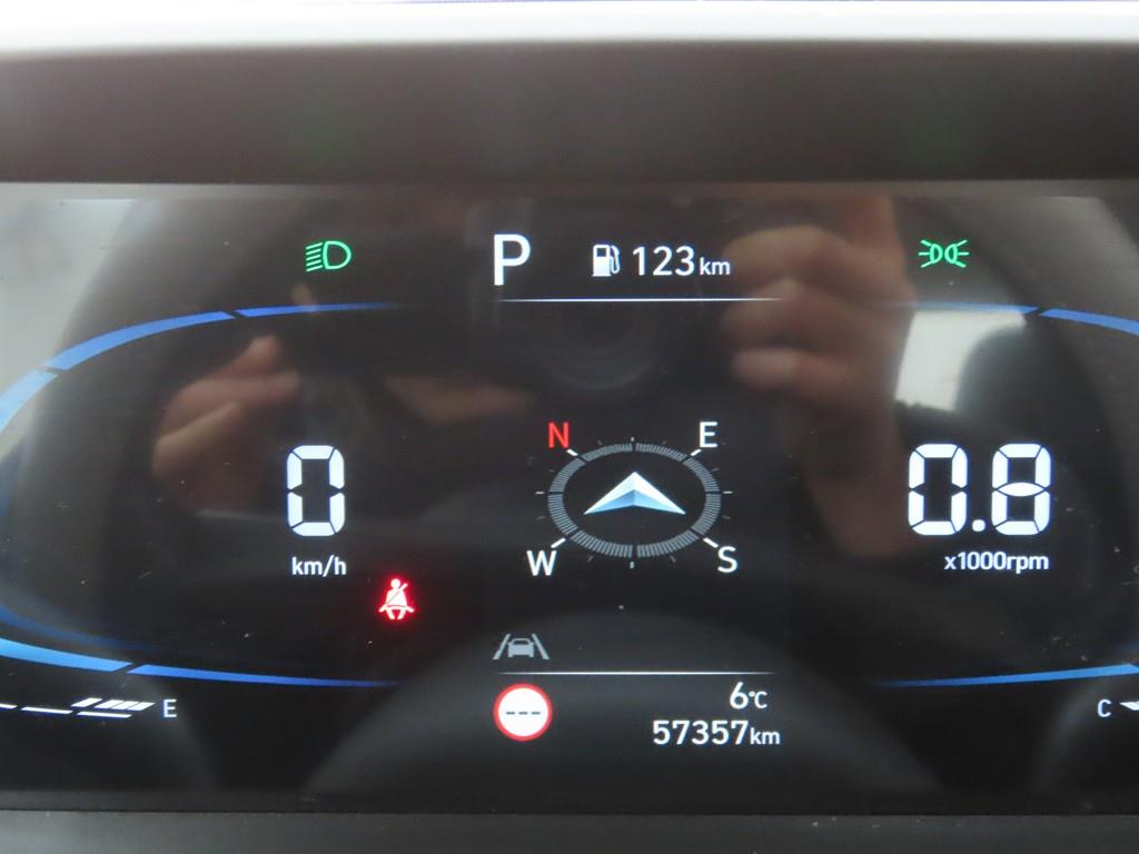 HYUNDAI Casper - Vista 8