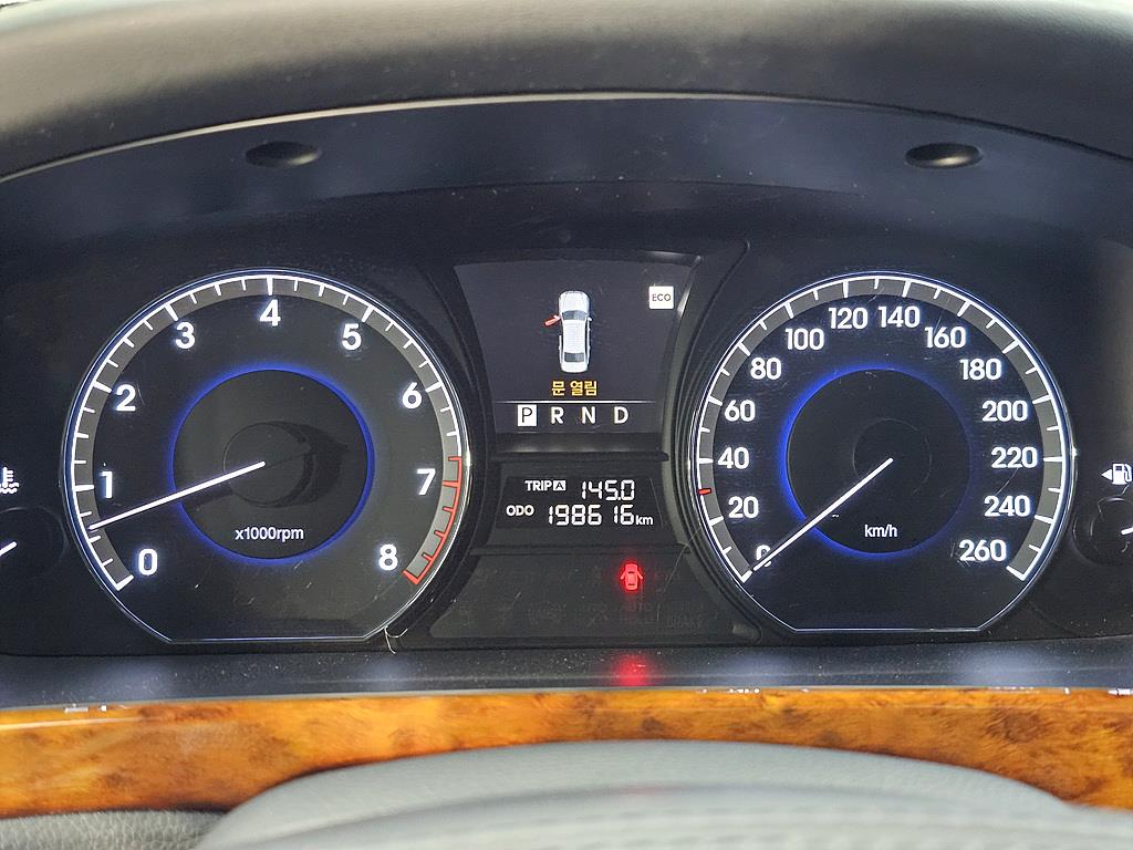 HYUNDAI Equus - Vista 7