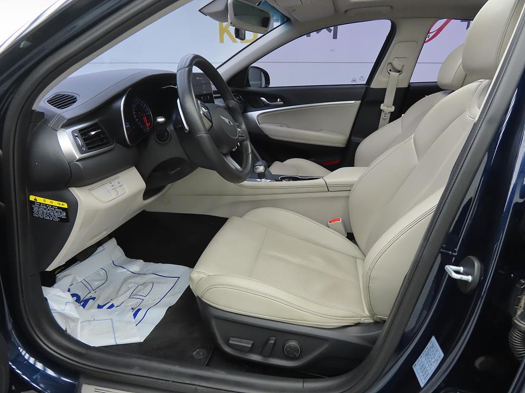 Genesis G70 - Vista 5