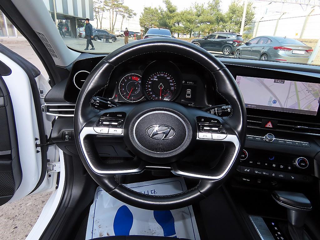 HYUNDAI Avante - Vista 8