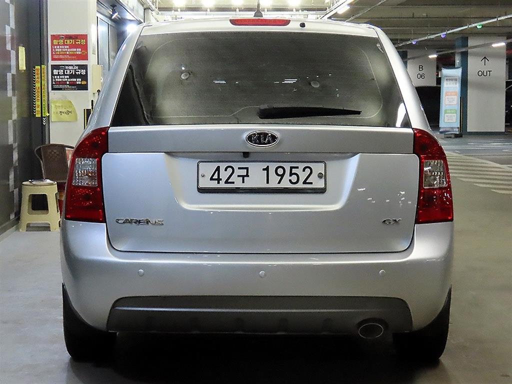 KIA Carens - Vista 5