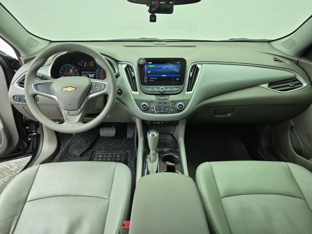 Chevrolet Malibu - Vista 5