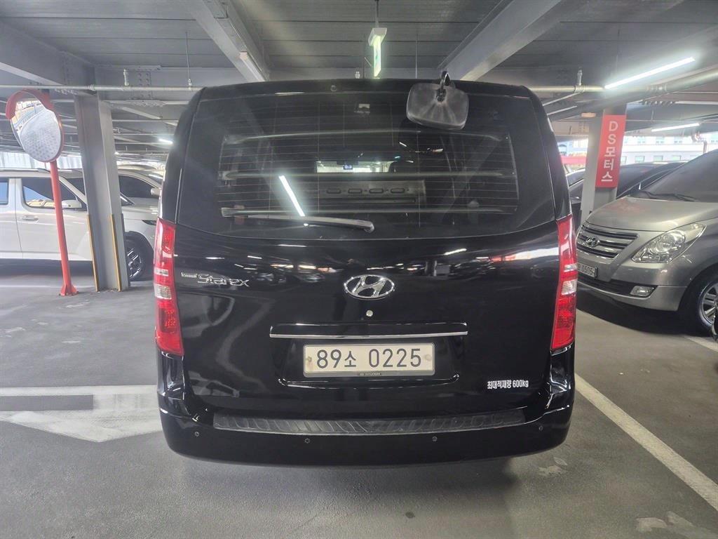 HYUNDAI Starex - Vista 5