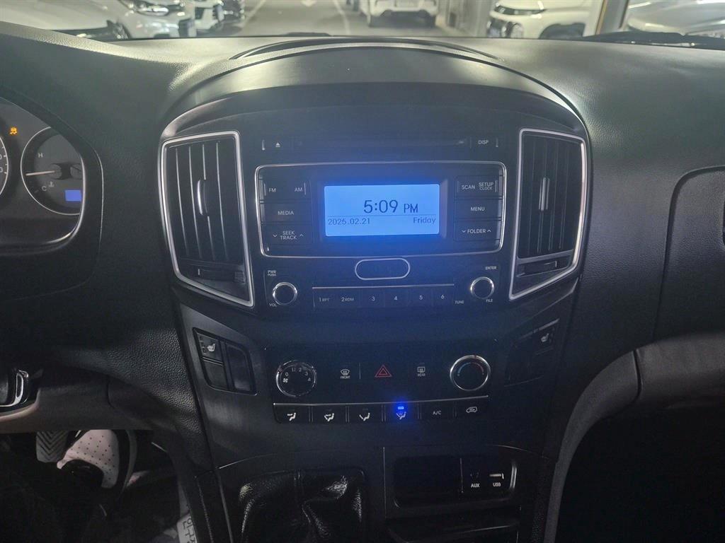 HYUNDAI Starex - Vista 8