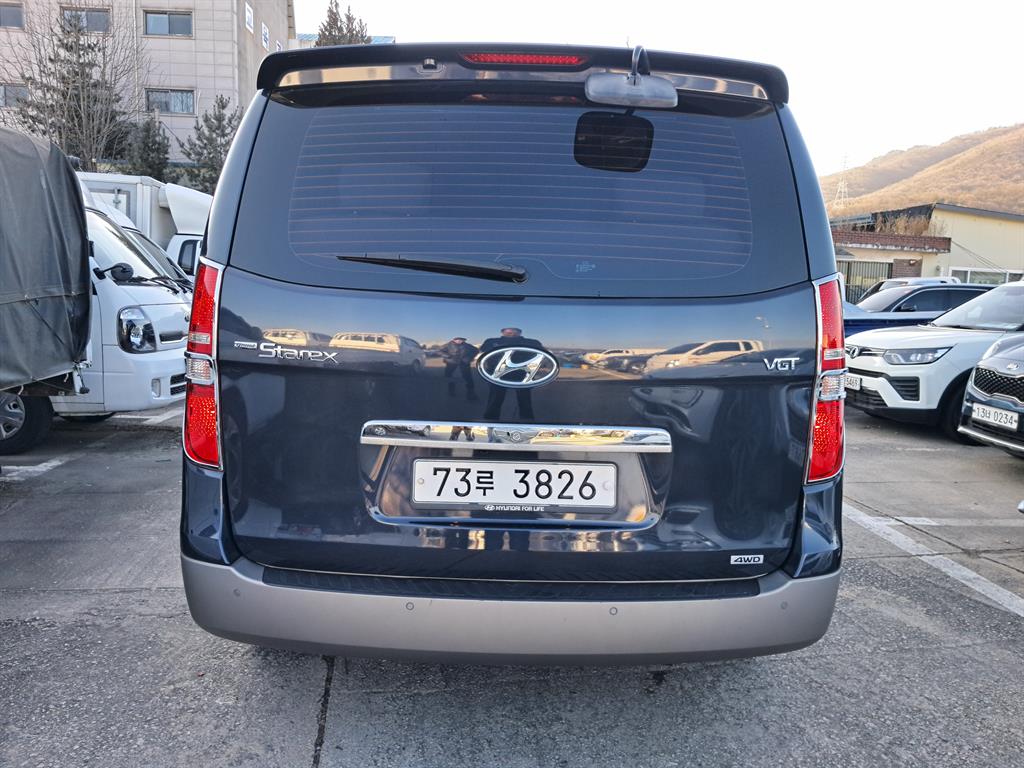 HYUNDAI Starex - Vista 4