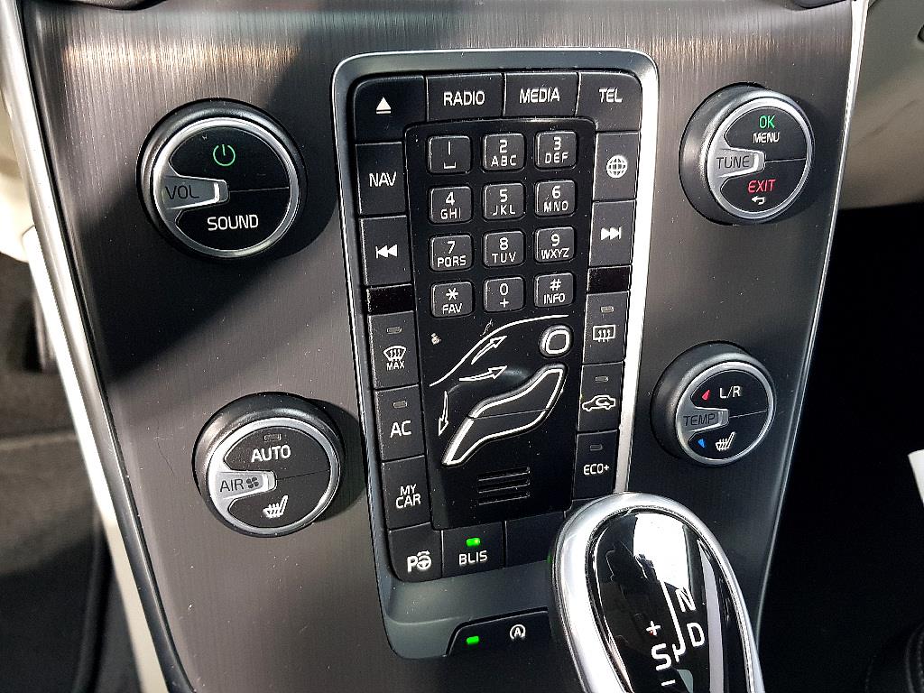 Volvo V40 2016 Negro - Importación desde Corea - HF Imports Iquique - Foto 13