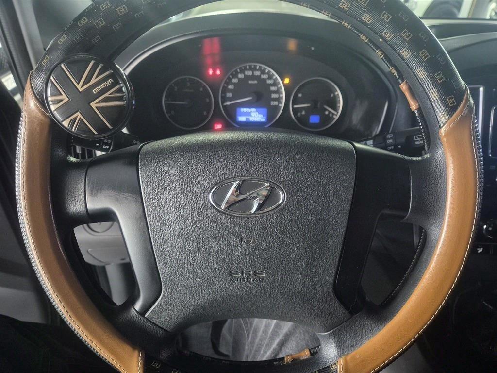 HYUNDAI Starex - Vista 7