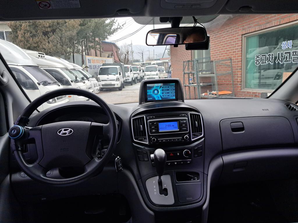 HYUNDAI Starex - Vista 4