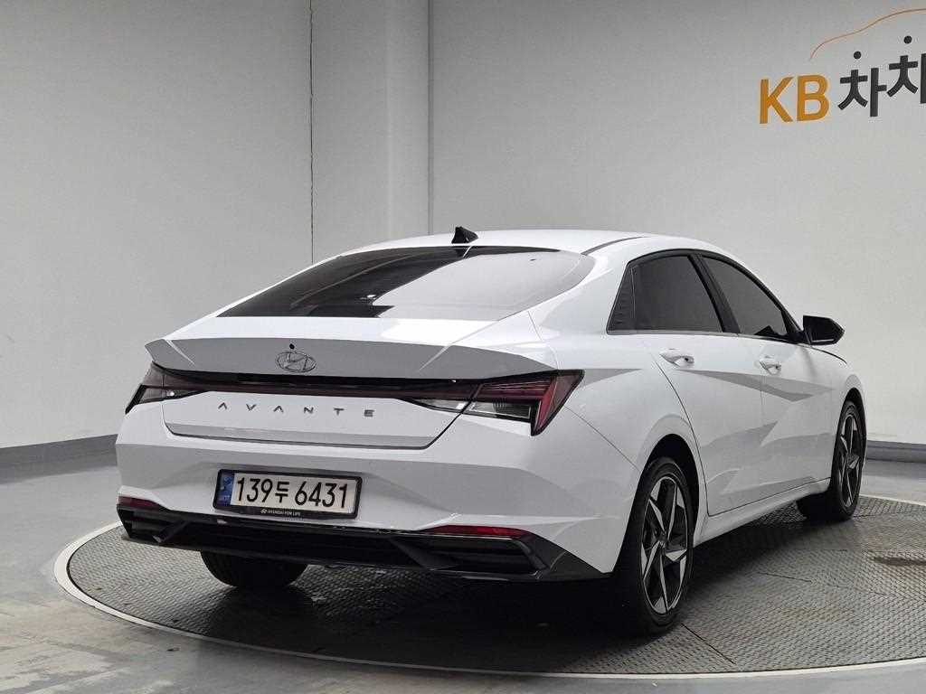 HYUNDAI Avante - Vista 3