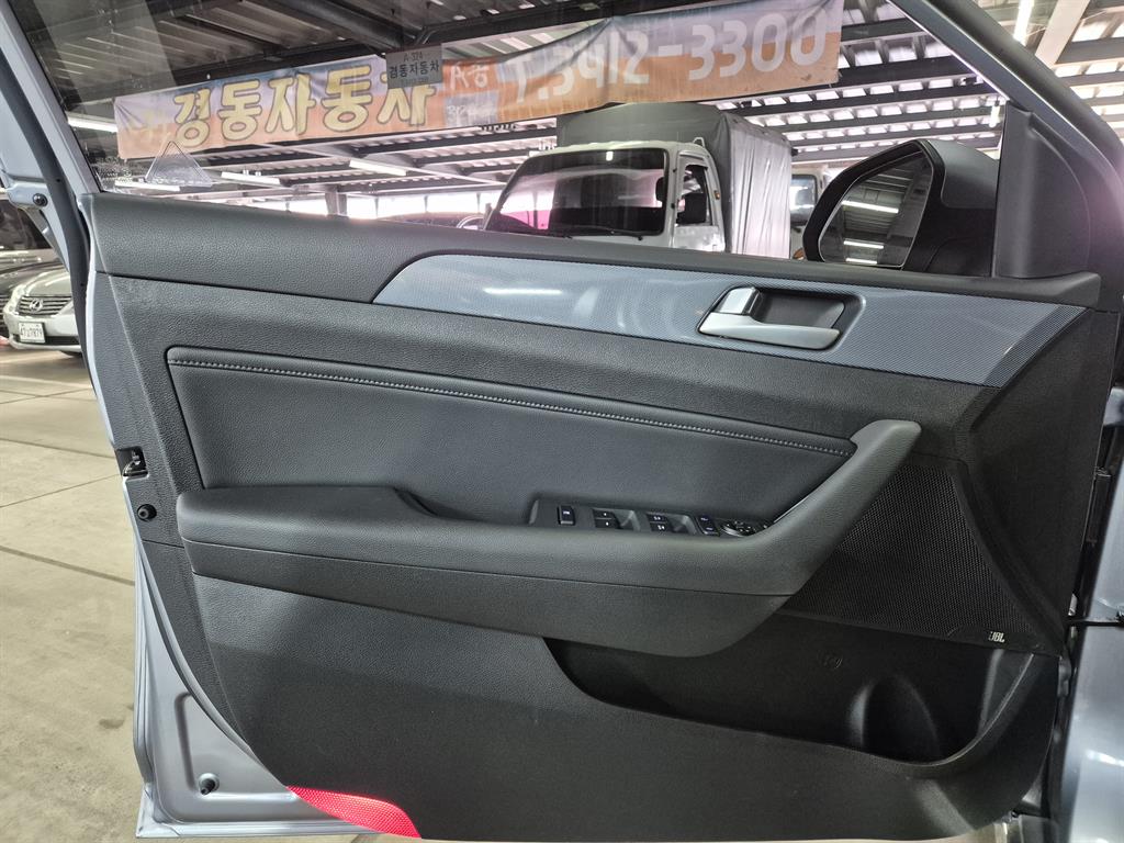 HYUNDAI Sonata - Vista 12