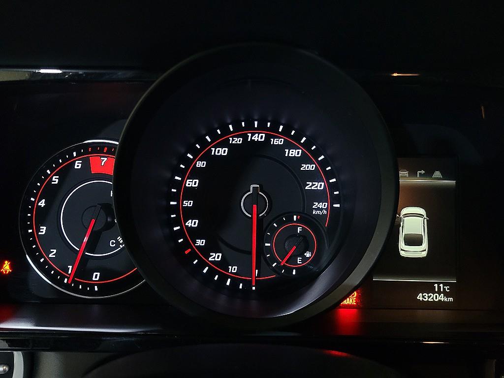 HYUNDAI Avante - Vista 10