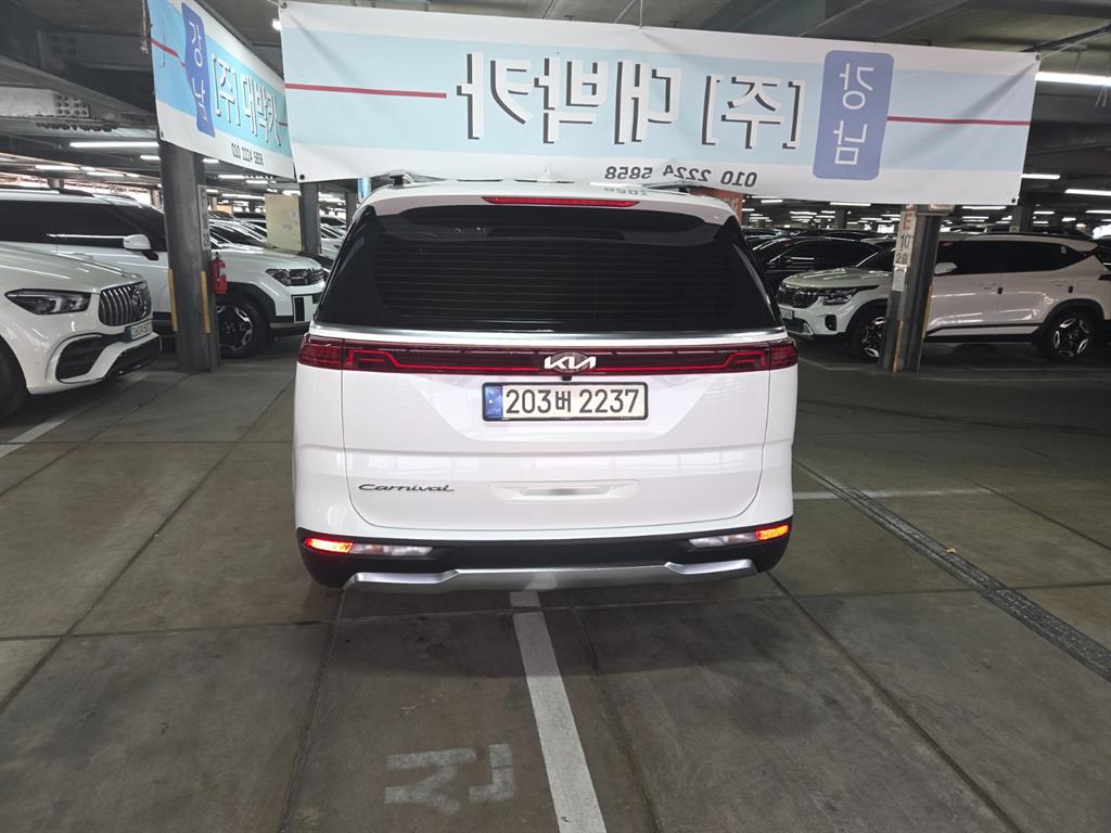 KIA Carnival - Vista 5