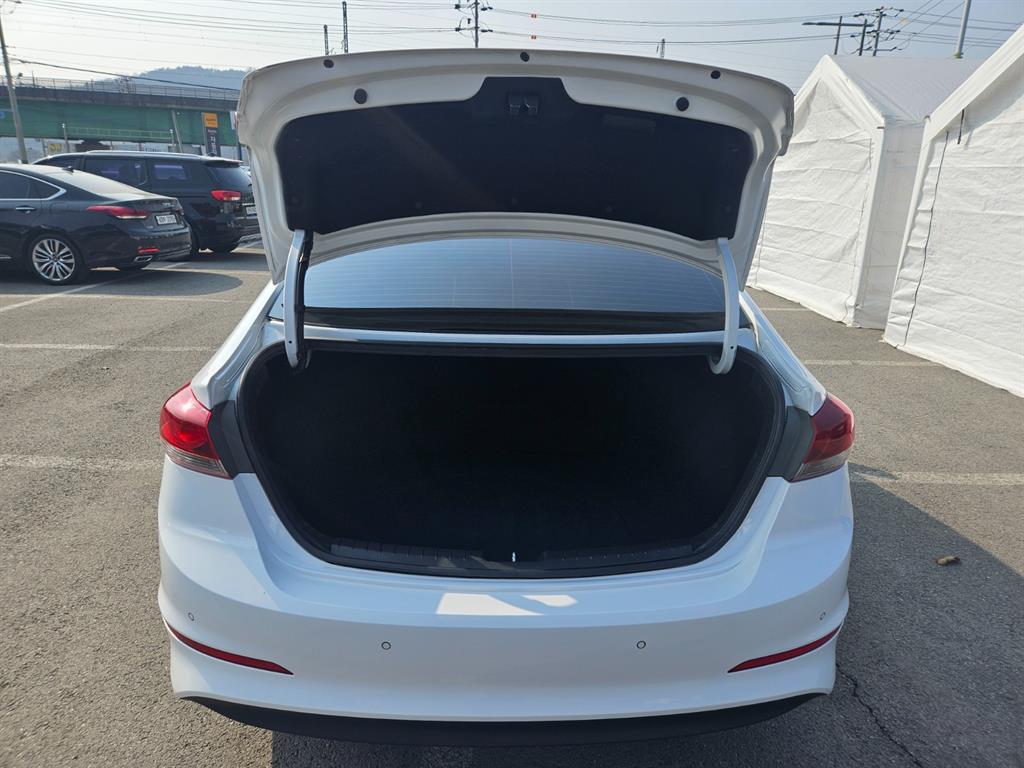 HYUNDAI Avante 2017 Blanco - Importación desde Corea - HF Imports Iquique - Foto 14