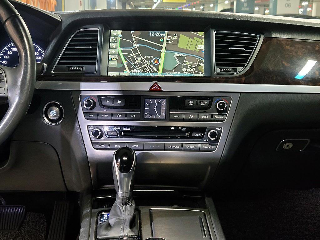 HYUNDAI Genesis - Vista 11