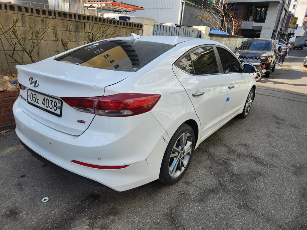 HYUNDAI Avante - Vista 6