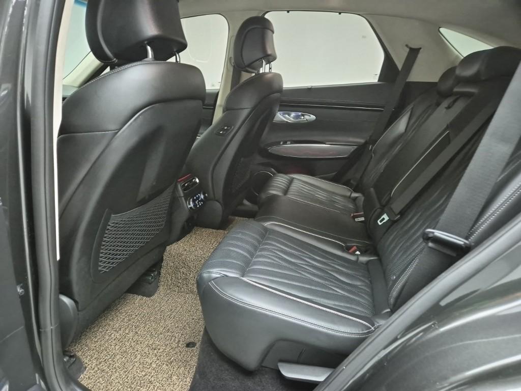 Genesis GV70 - Vista 10