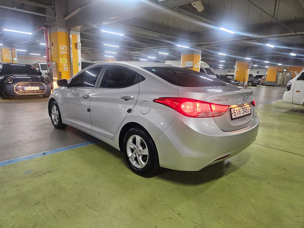 HYUNDAI Avante - Vista 6