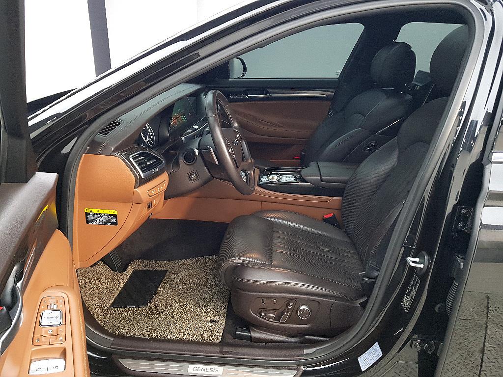 Genesis G90 - Vista 8