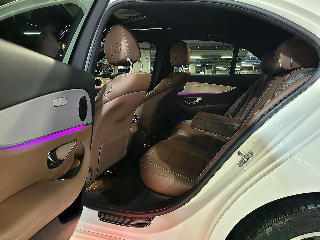 Mercedes Benz E class - Vista 8