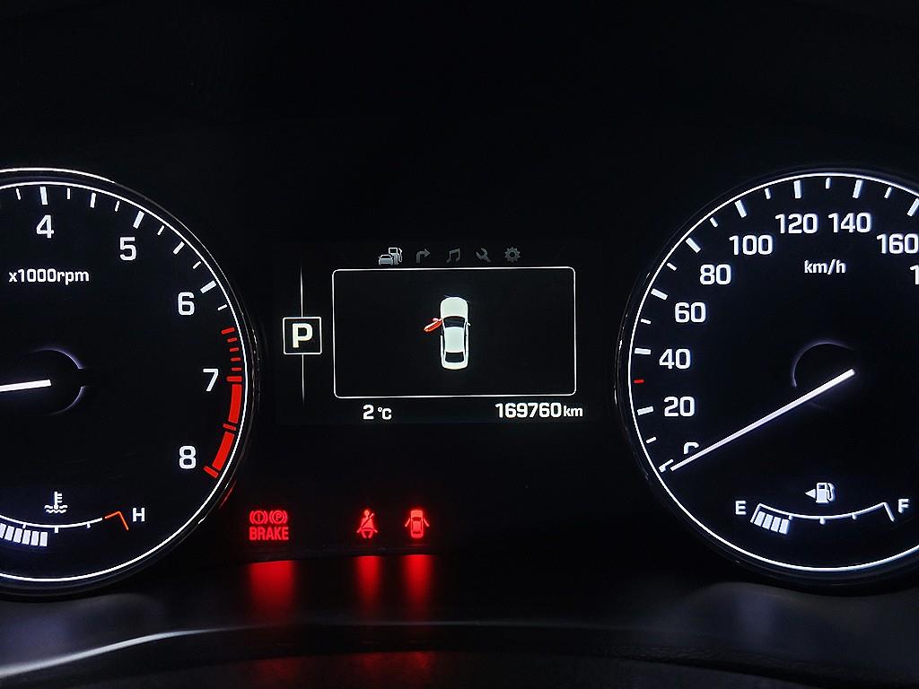 HYUNDAI Genesis - Vista 10