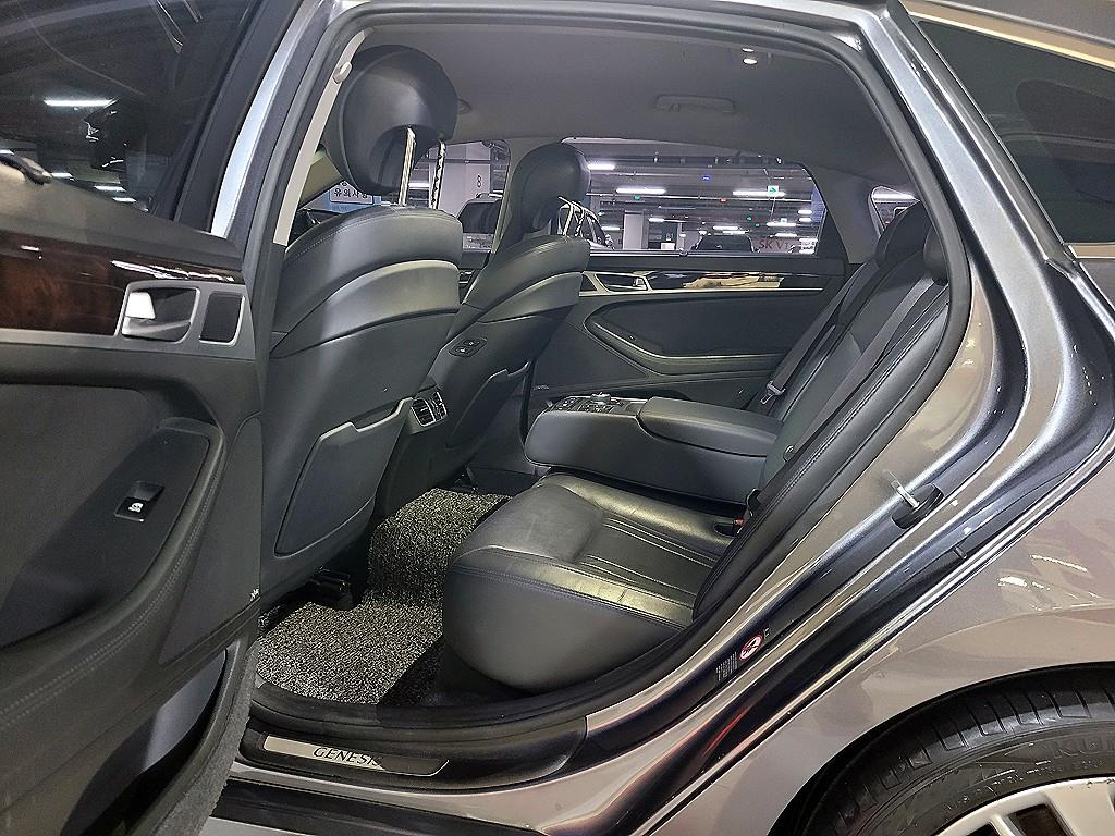 HYUNDAI Genesis - Vista 8