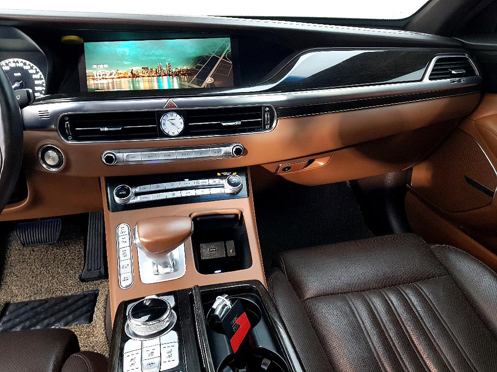 Genesis G90 - Vista 10