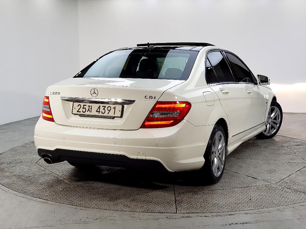 Mercedes Benz C Class - Vista 4