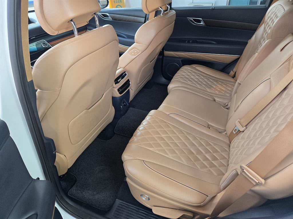 Genesis GV80 - Vista 9