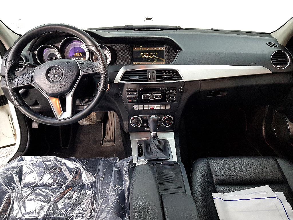 Mercedes Benz C Class - Vista 5