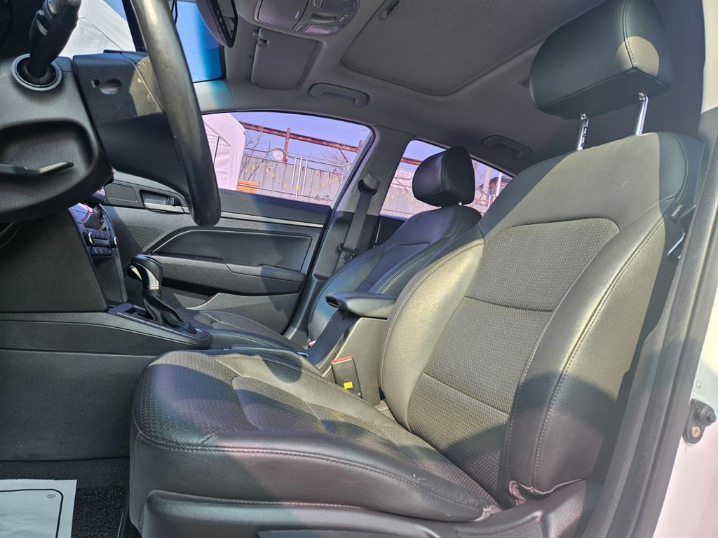 HYUNDAI Avante - Vista 12