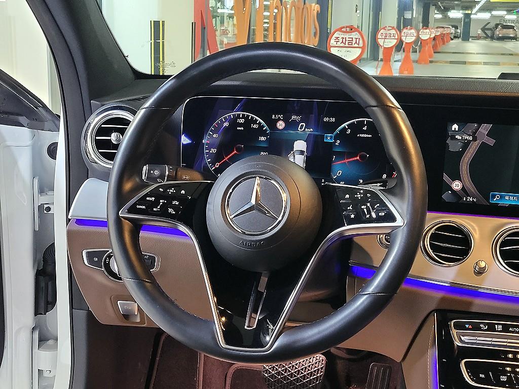 Mercedes Benz E class - Vista 9