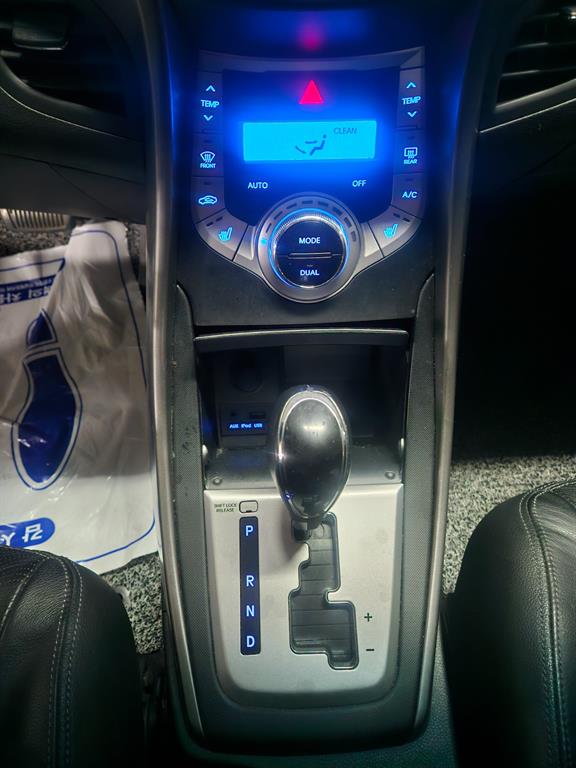 HYUNDAI Avante - Vista 11