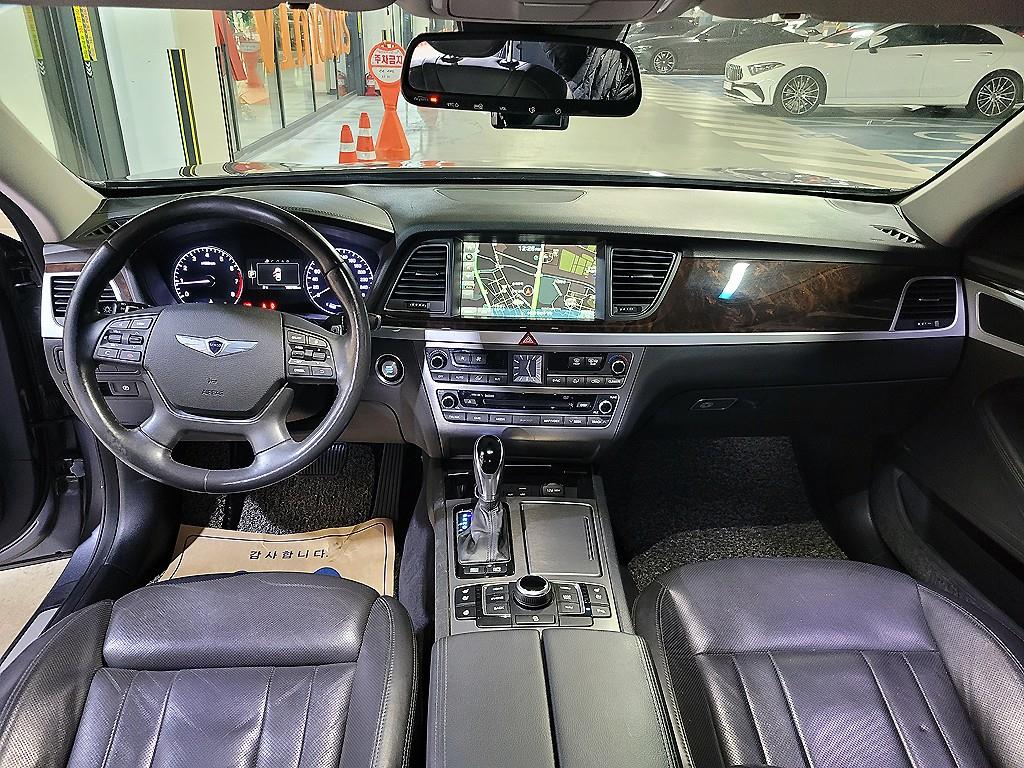 HYUNDAI Genesis - Vista 6