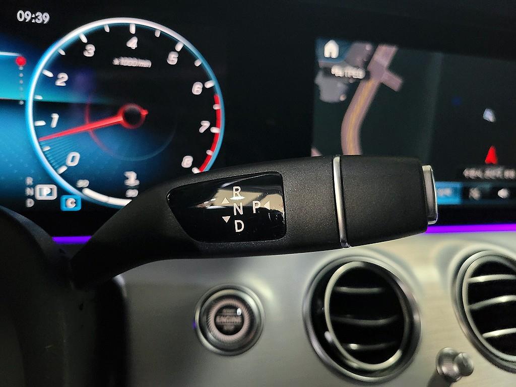 Mercedes Benz E class - Vista 12