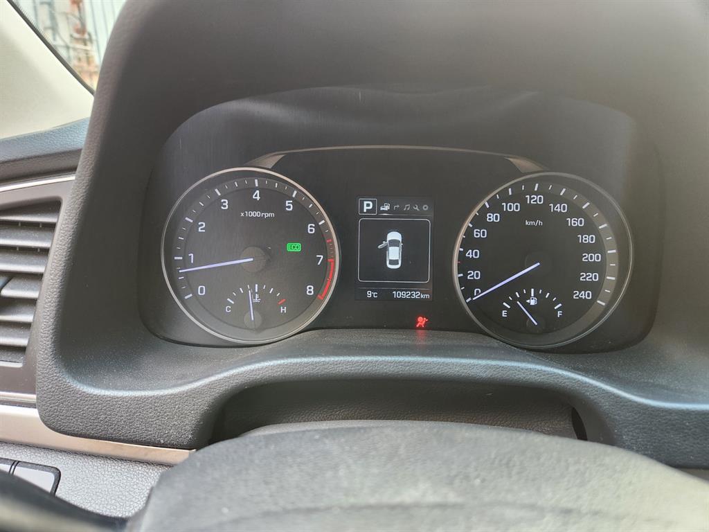 HYUNDAI Avante - Vista 11