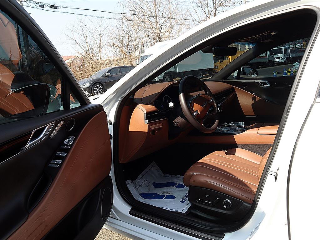 Genesis G80 - Vista 11