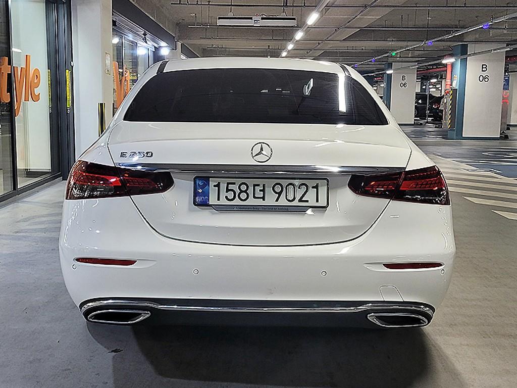 Mercedes Benz E class - Vista 5