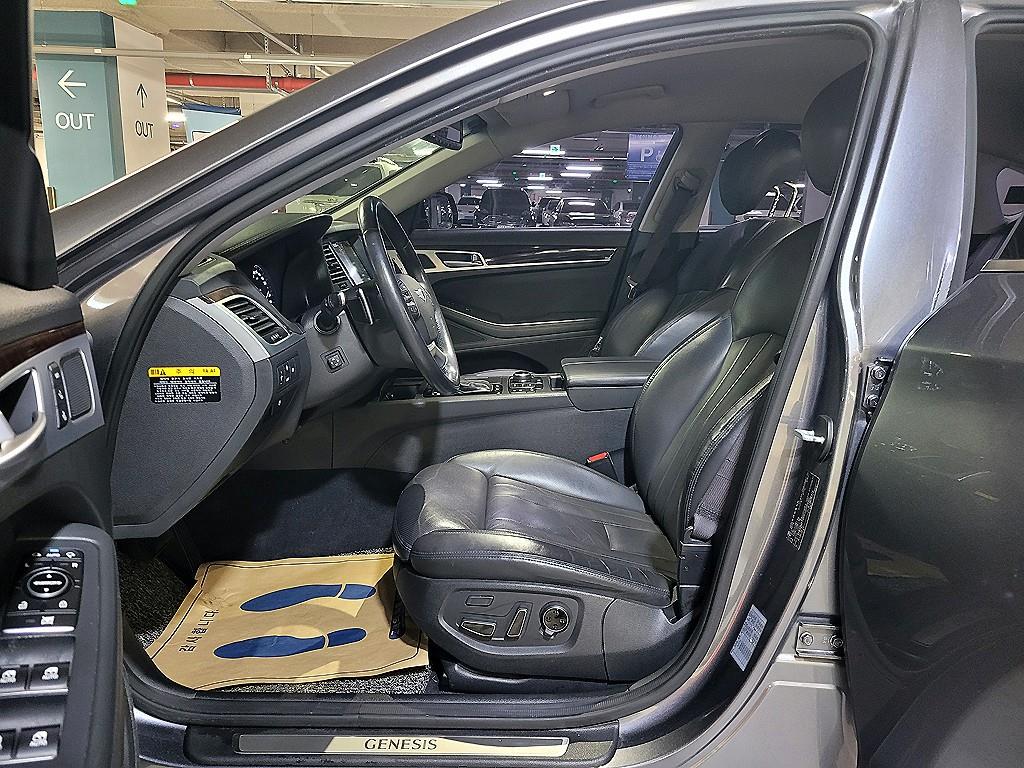 HYUNDAI Genesis - Vista 7