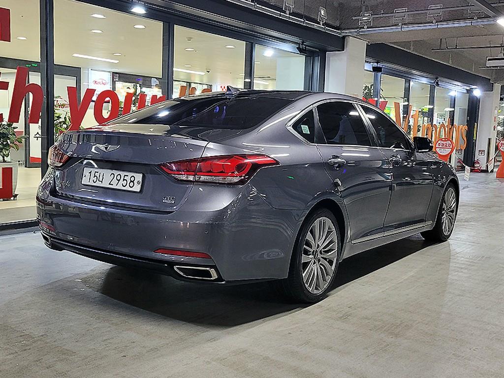 HYUNDAI Genesis - Vista 4