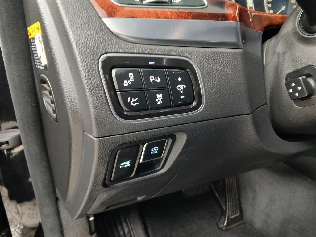 HYUNDAI Equus - Vista 10