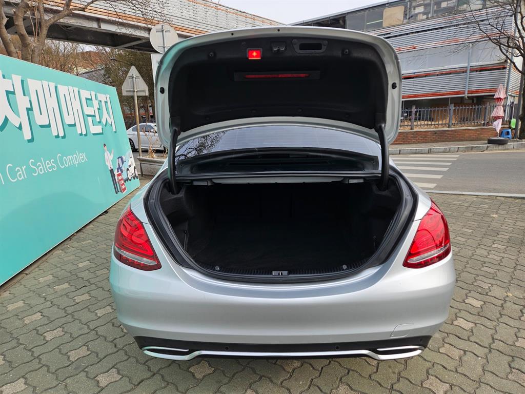 Mercedes Benz C Class - Vista 5