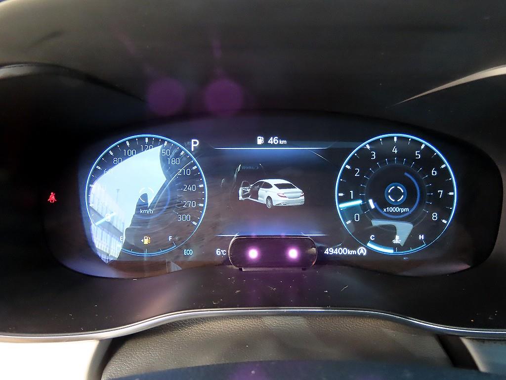 Genesis G70 - Vista 9