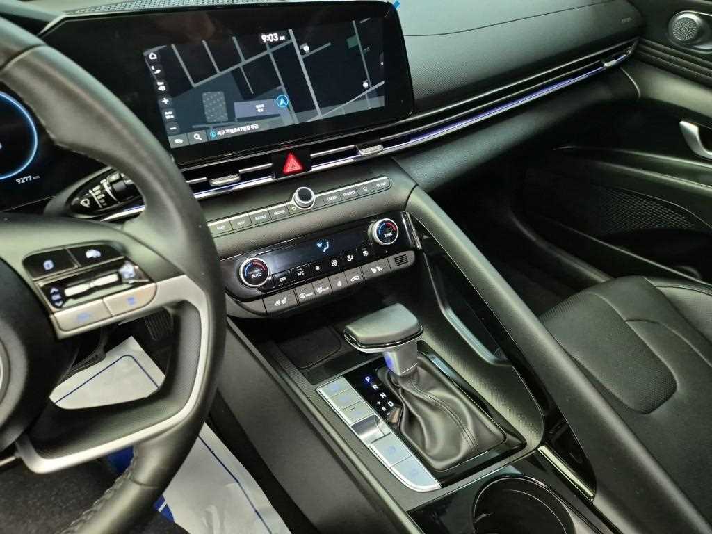 HYUNDAI Avante - Vista 10