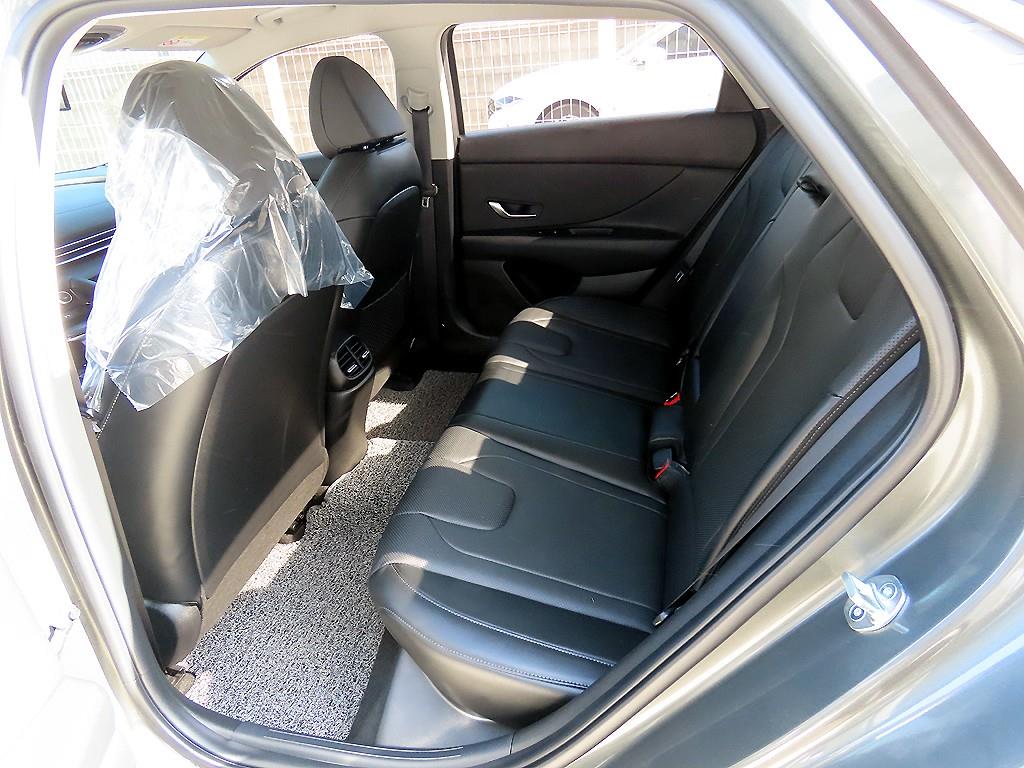 HYUNDAI Avante - Vista 6