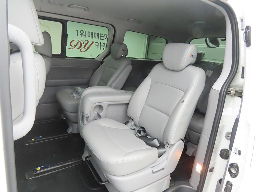 HYUNDAI Starex - Vista 7