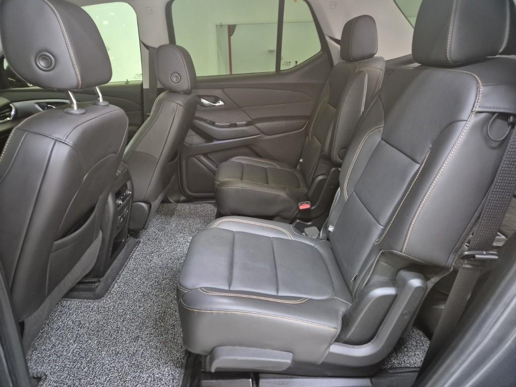 Chevrolet Travers - Vista 12