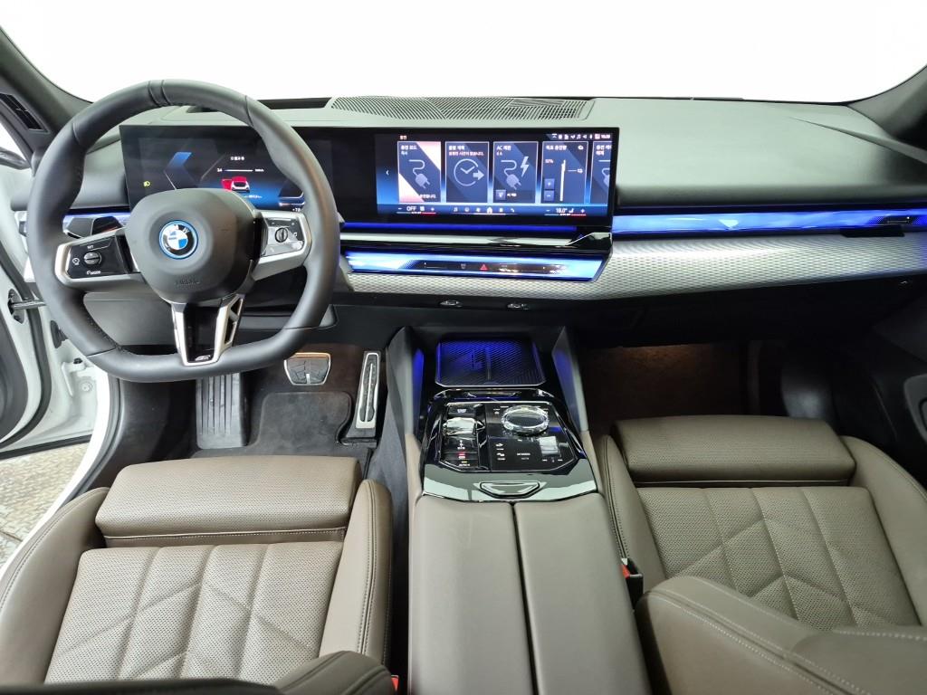 BMW i5 - Vista 5
