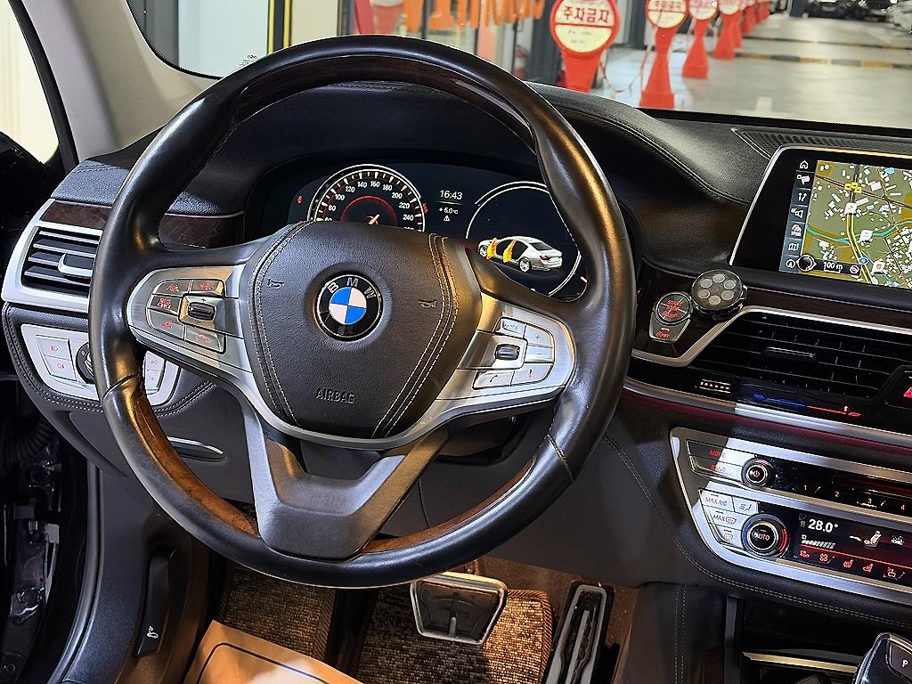 BMW 7 Series - Vista 9